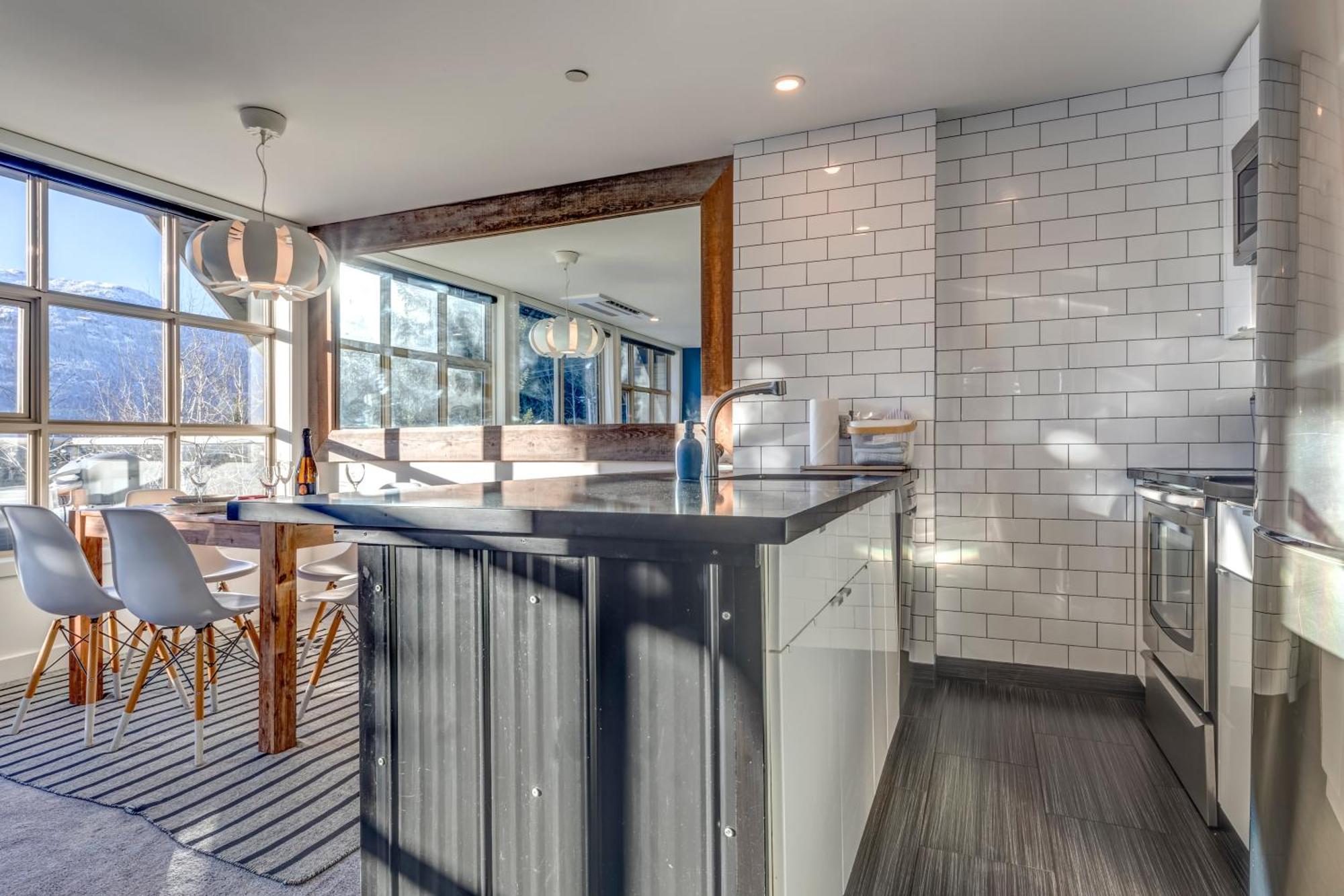 The Lookout Penthouse // A Luxe Suite In ウィスラー エクステリア 写真